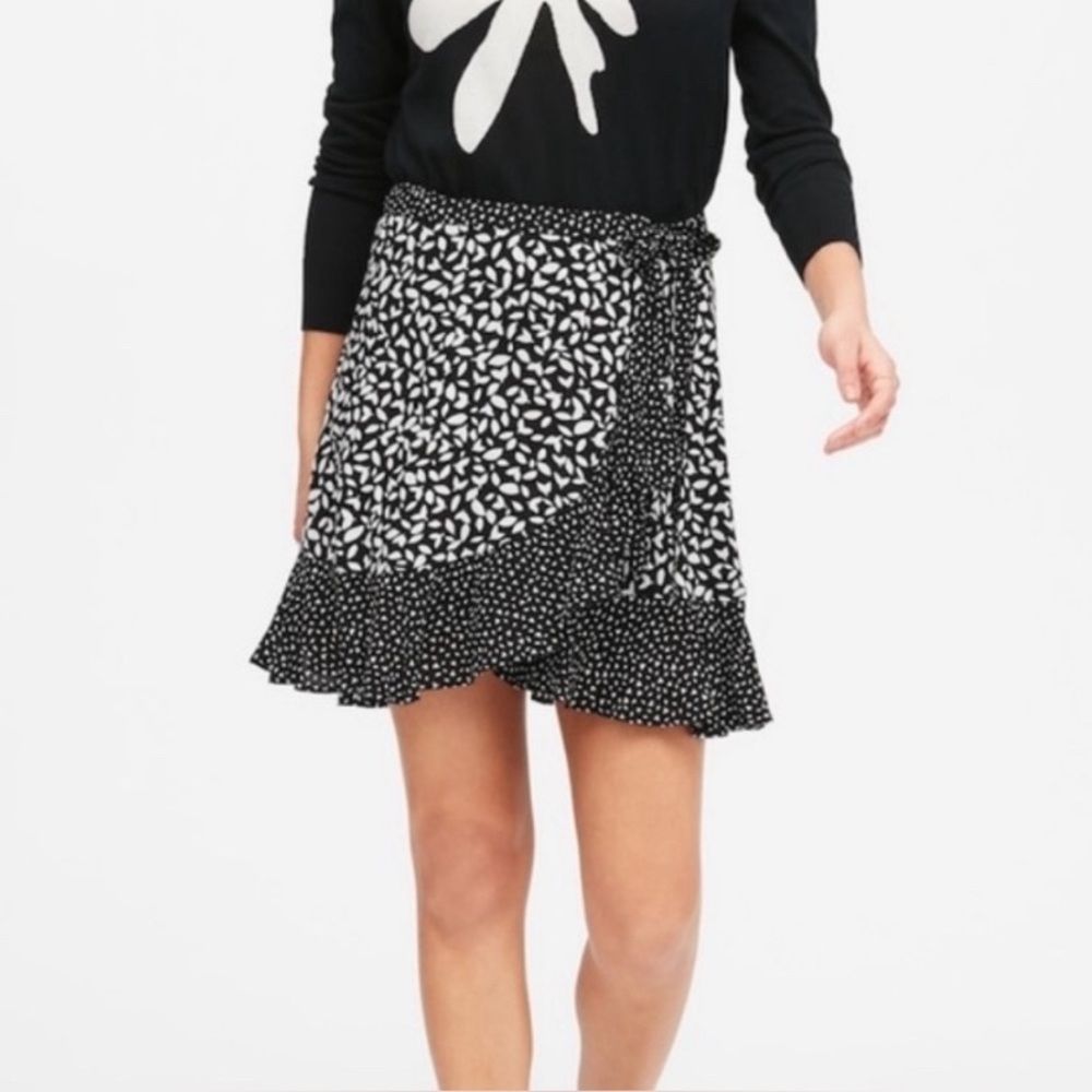 NWOT - Banana Republic Wrap Tie Front Ruffled Mini Skirt